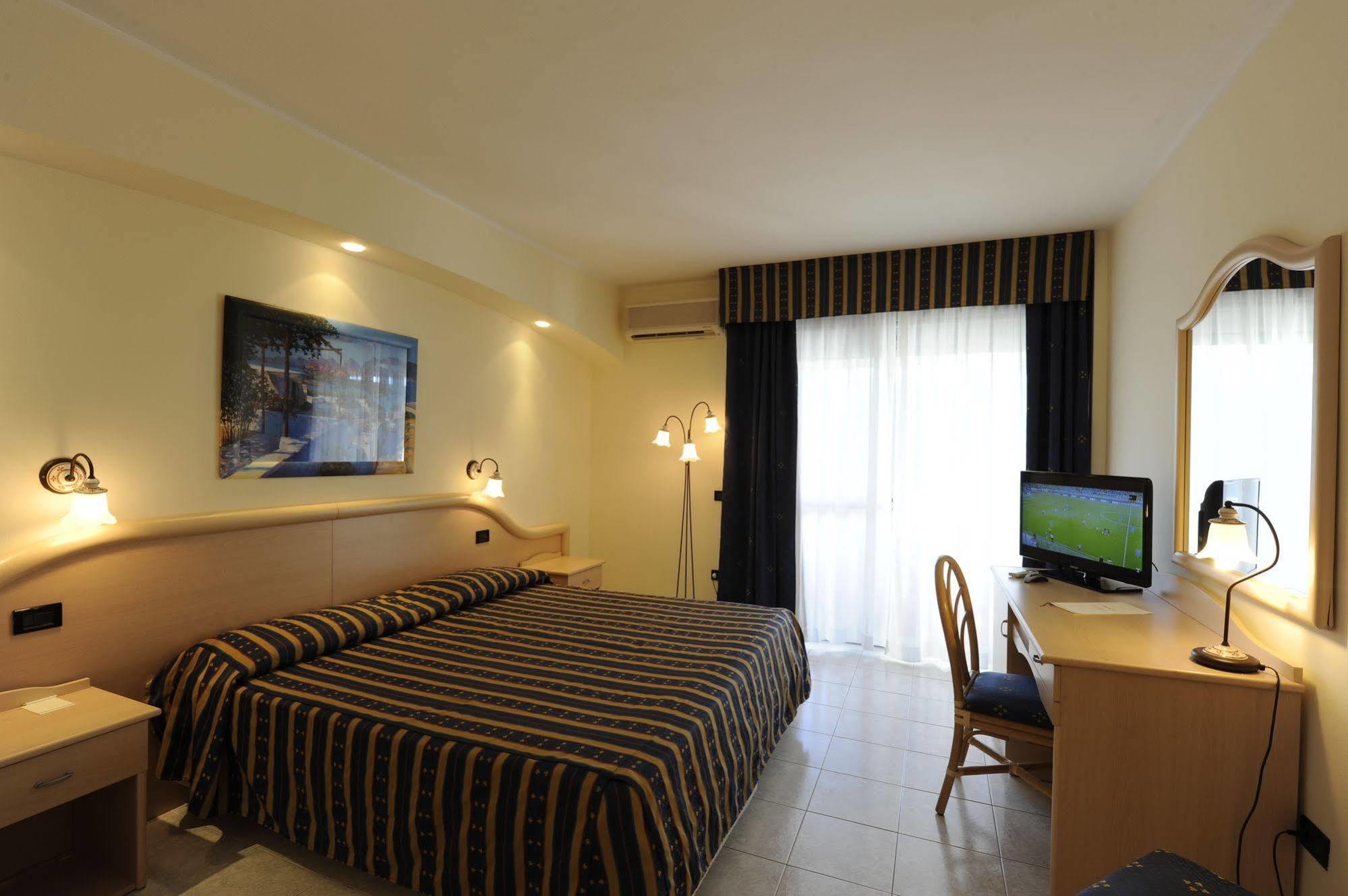 Pugnochiuso Resort - Hotel Del Faro Εξωτερικό φωτογραφία