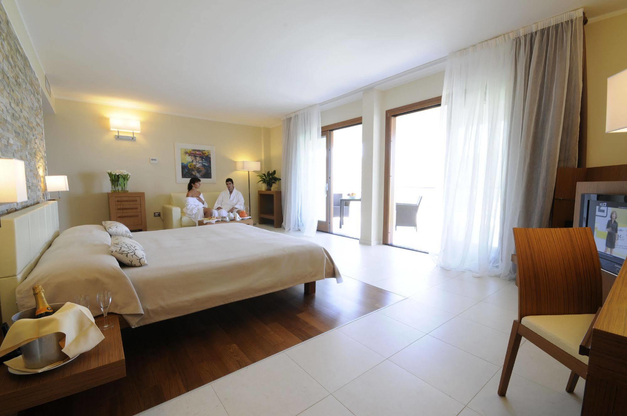 Pugnochiuso Resort - Hotel Del Faro Εξωτερικό φωτογραφία